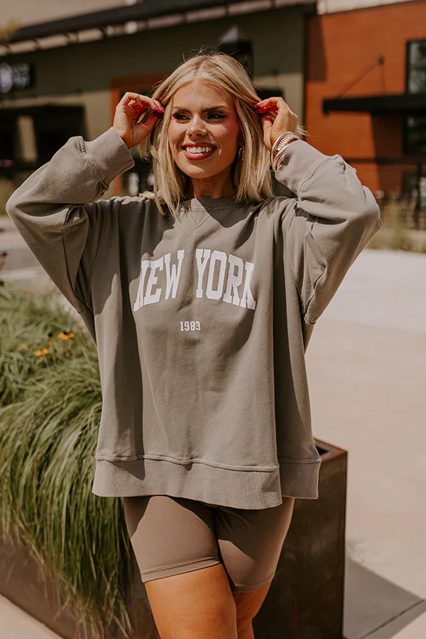 New York Graphic Sweatshirt Curves - Image 6